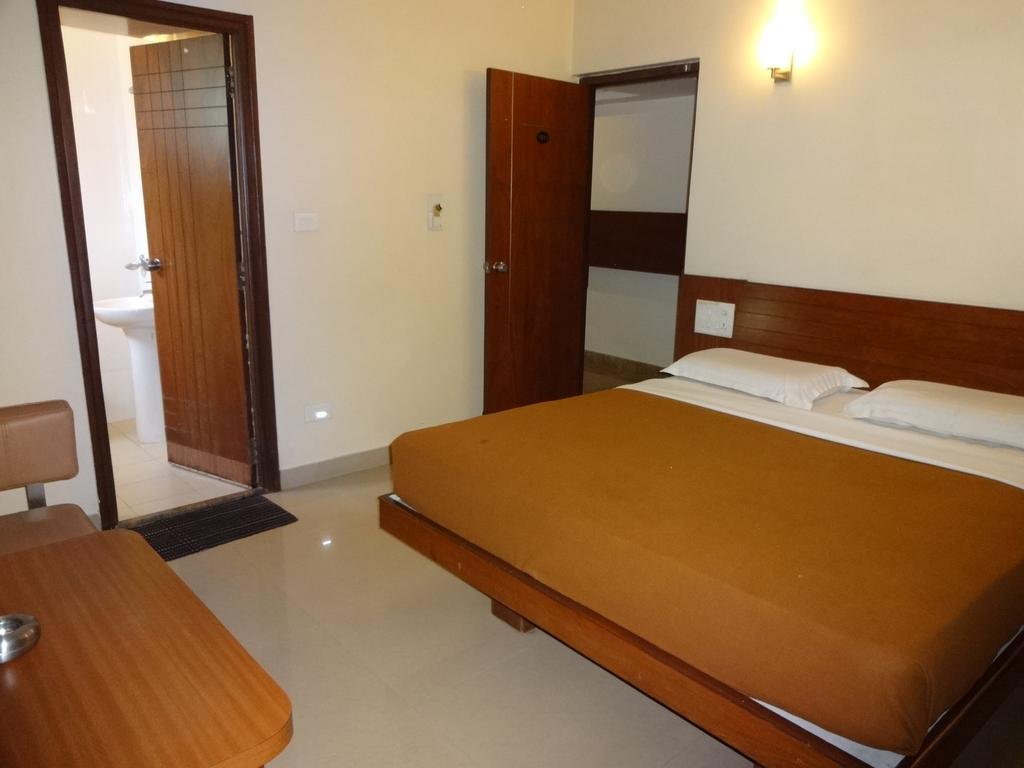 Sheetal Residency Hotel Bangalore Bagian luar foto